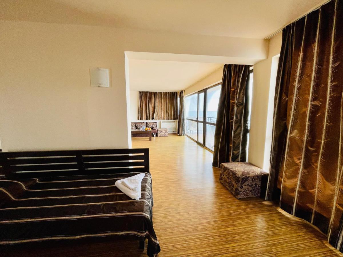 פומורי At The American'S Hotel מראה חיצוני תמונה